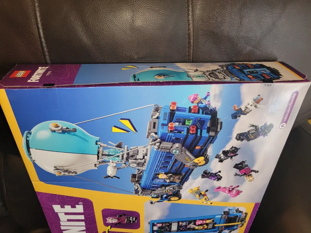 New LEGO Fortnite Battle Bus #77073 image indicator(6)