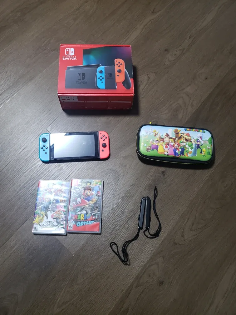 Nintendo Switch Console with 2 games image indicator(9)