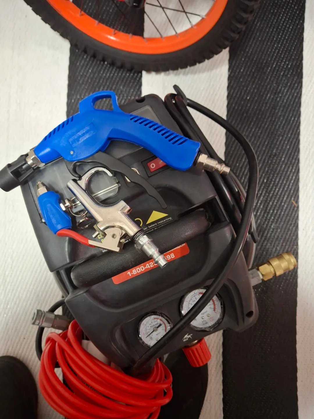 Powerbuilt 3 Gallon Air Compressor image indicator(5)