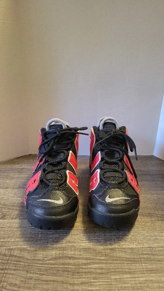 Nike Air More Uptempo Size 3Y image indicator(2)