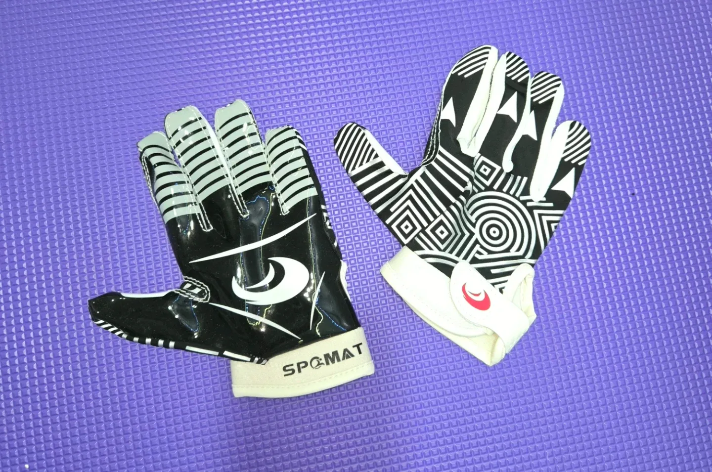SPQMAT Football Receiver Gloves - Youth XL image indicator(2)