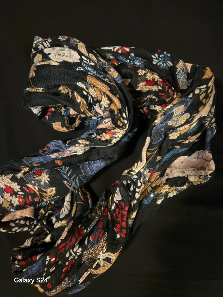 Floral Print Scarf image indicator(2)