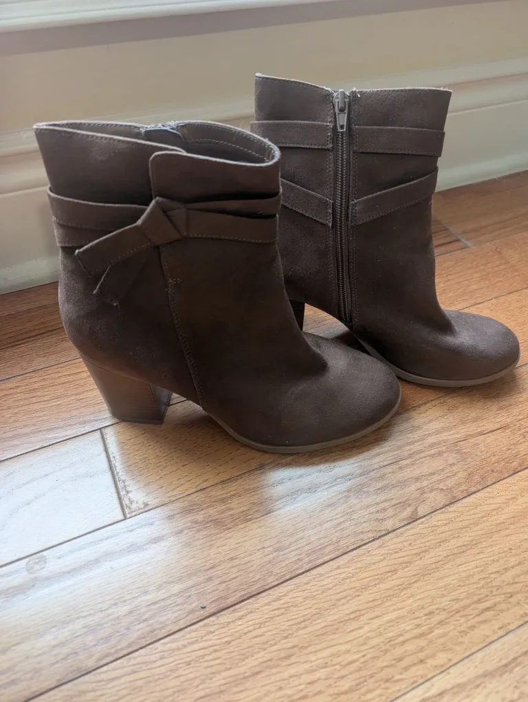 American Eagle Brown Ankle Boots - Size 8.5W