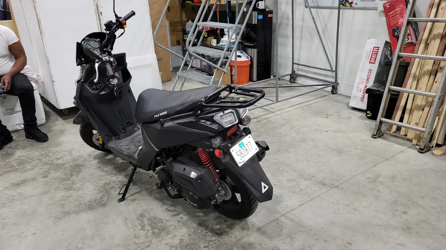 Fly Wing Scooter - Black image indicator(2)