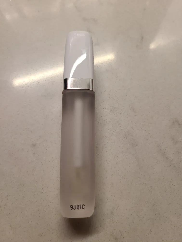 Marc Jacobs Hydrating Coconut Lip Oil image indicator(2)