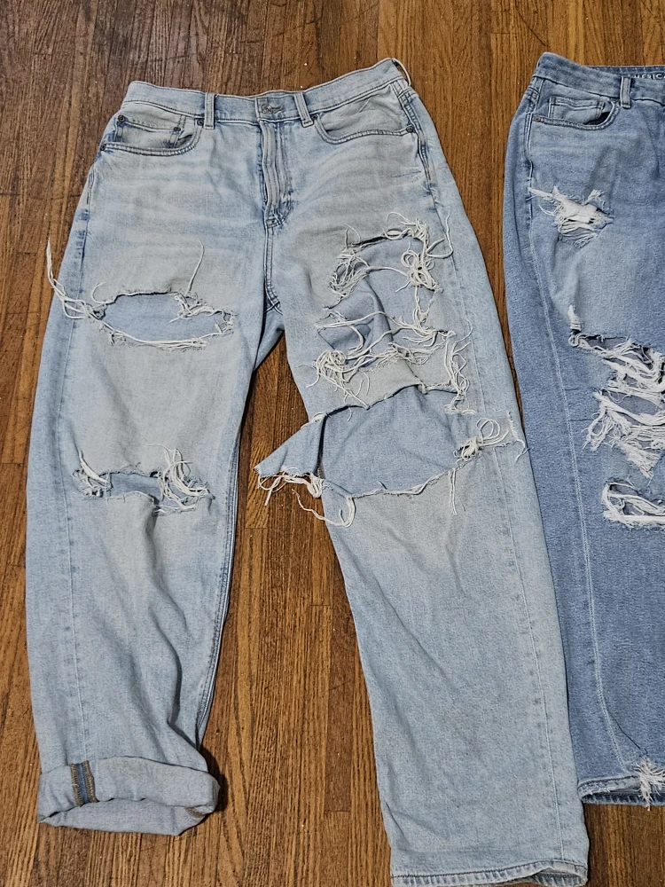American Eagle Ripped Jeans SALE- Size 6 and 8