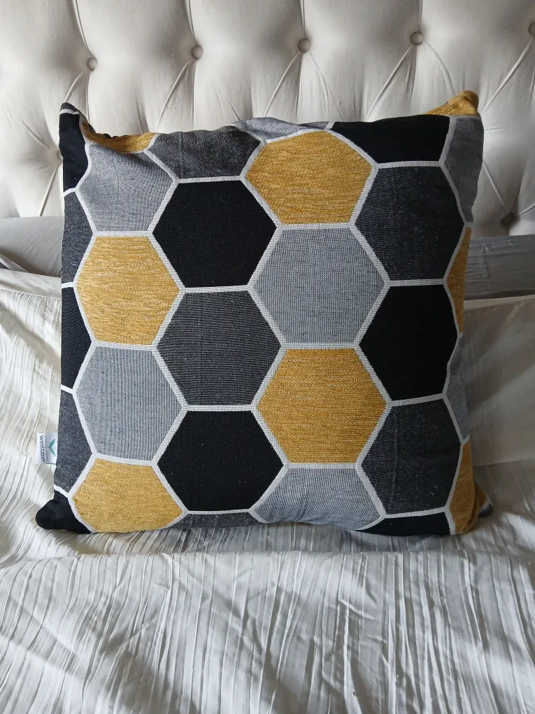 Miscellaneous Throw pillows image indicator(8)