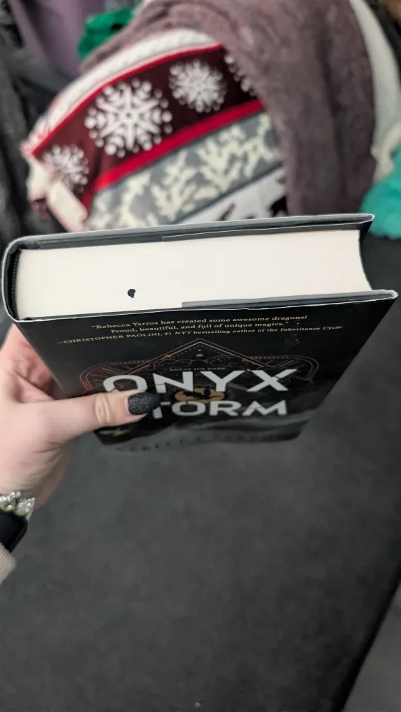 Onyx Storm by Rebecca Yarros image indicator(3)