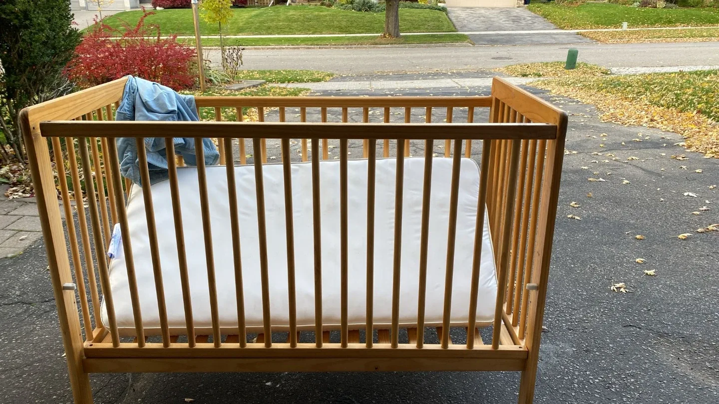 Wooden Baby Crib with Mattress image indicator(2)
