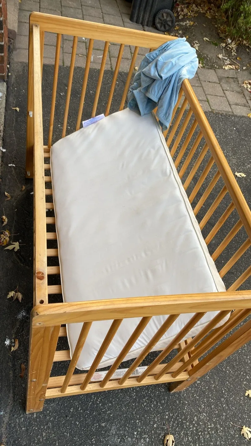 Wooden Baby Crib with Mattress image indicator(3)