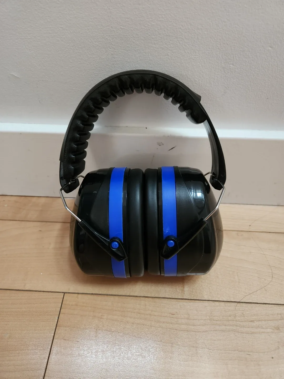 Noise Blocking Ear Muffs/Headphones with Adjustable Headband