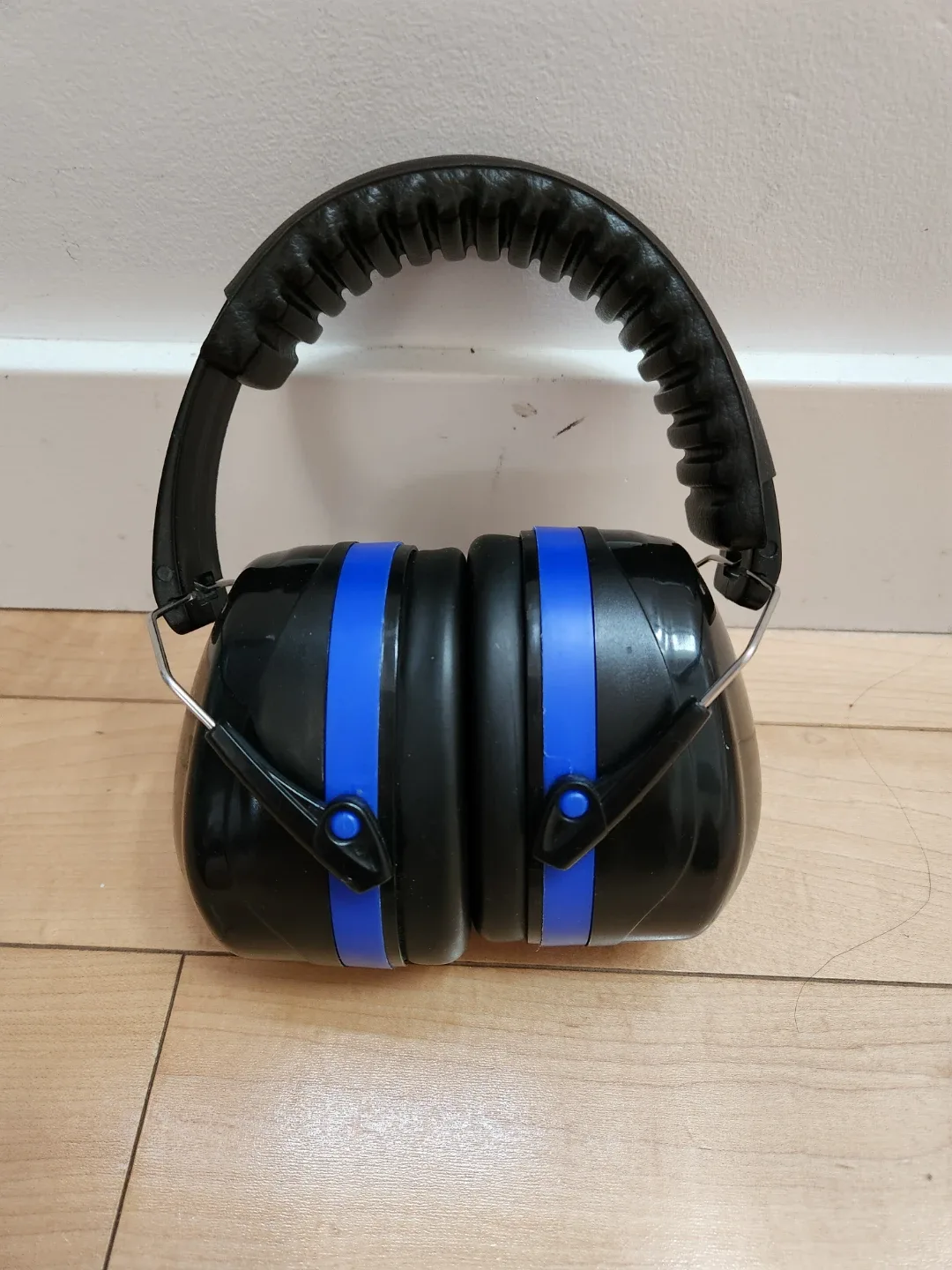 Noise Blocking Ear Muffs/Headphones with Adjustable Headband image indicator(2)