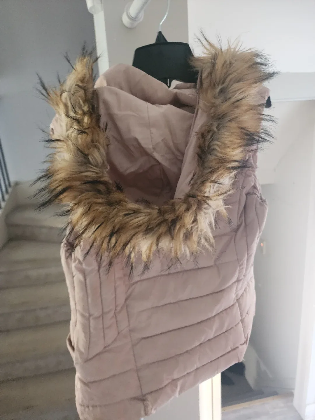 Point Zero Puffer Vest with Faux Fur Hood image indicator(2)