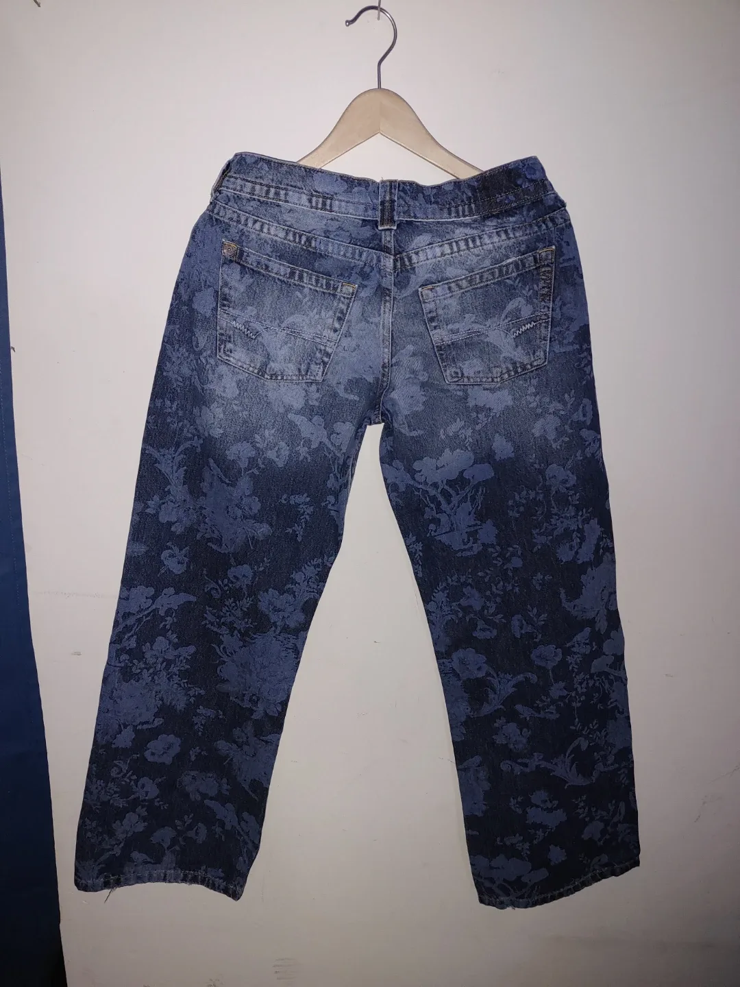 BDG Urban Outfitters Floral Jeans - Size 28 image indicator(4)