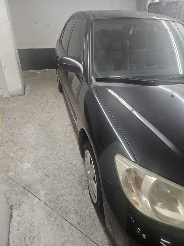 Honda Civic Sedan with clean carfax and low km! - photo 4