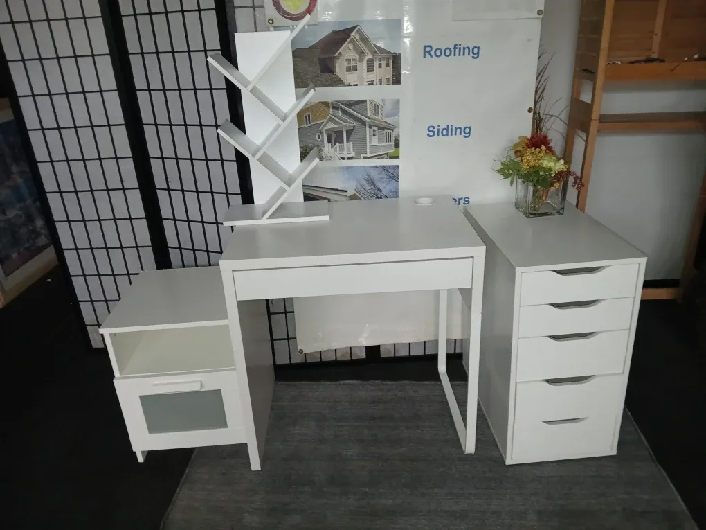 Desk set good condition