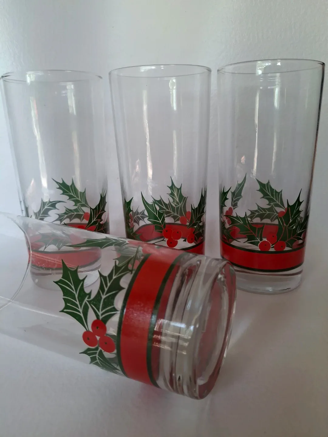 Set of 4 Holiday Holly Glasses image indicator(3)