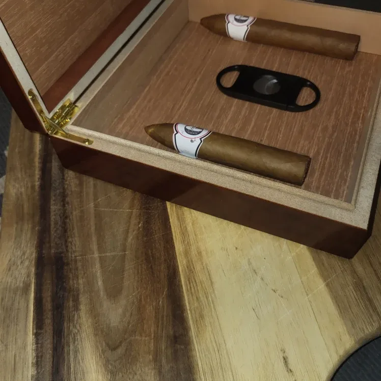 Cigar Humidor with Cutter