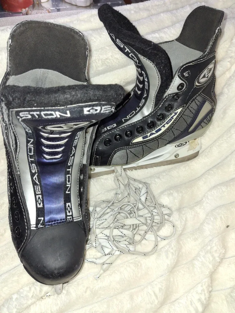 Easton Ultralite Pro Ice Skates - Size 5 image indicator(7)