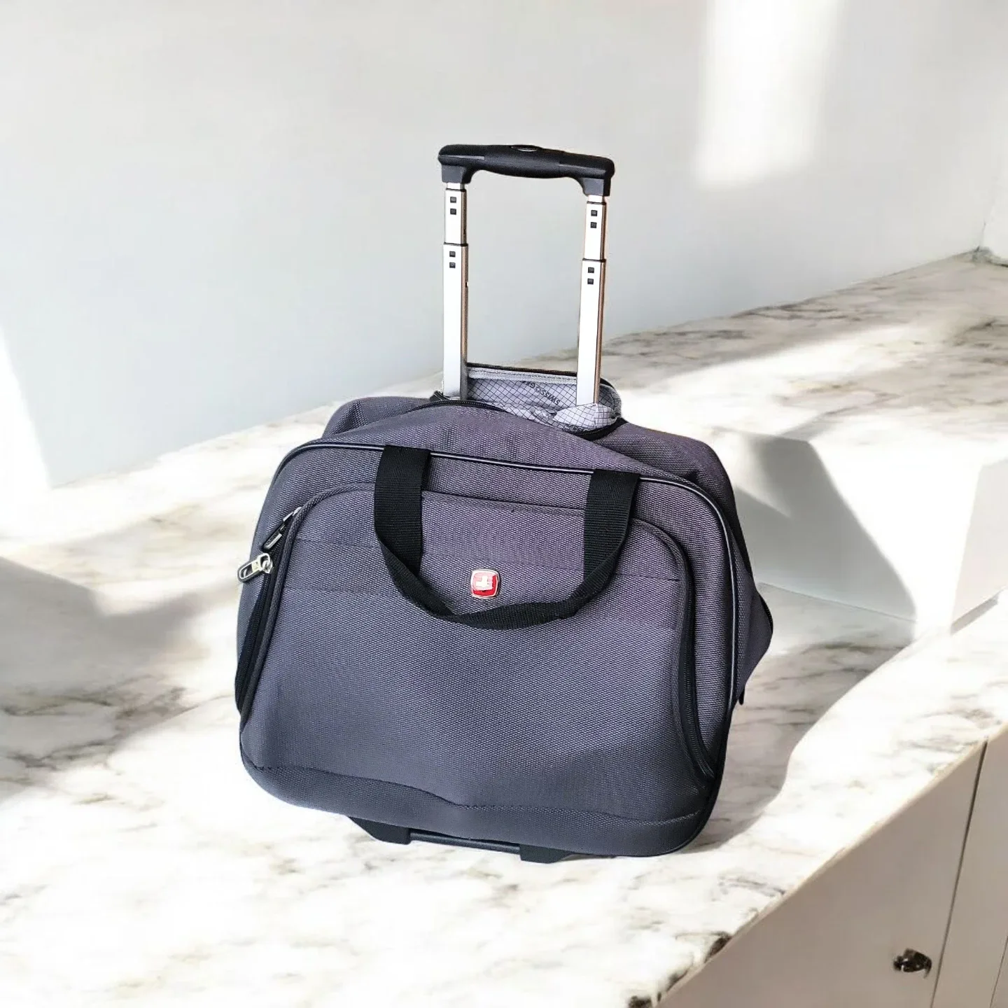 SwissGear Rolling Carry-on Luggage image indicator(3)