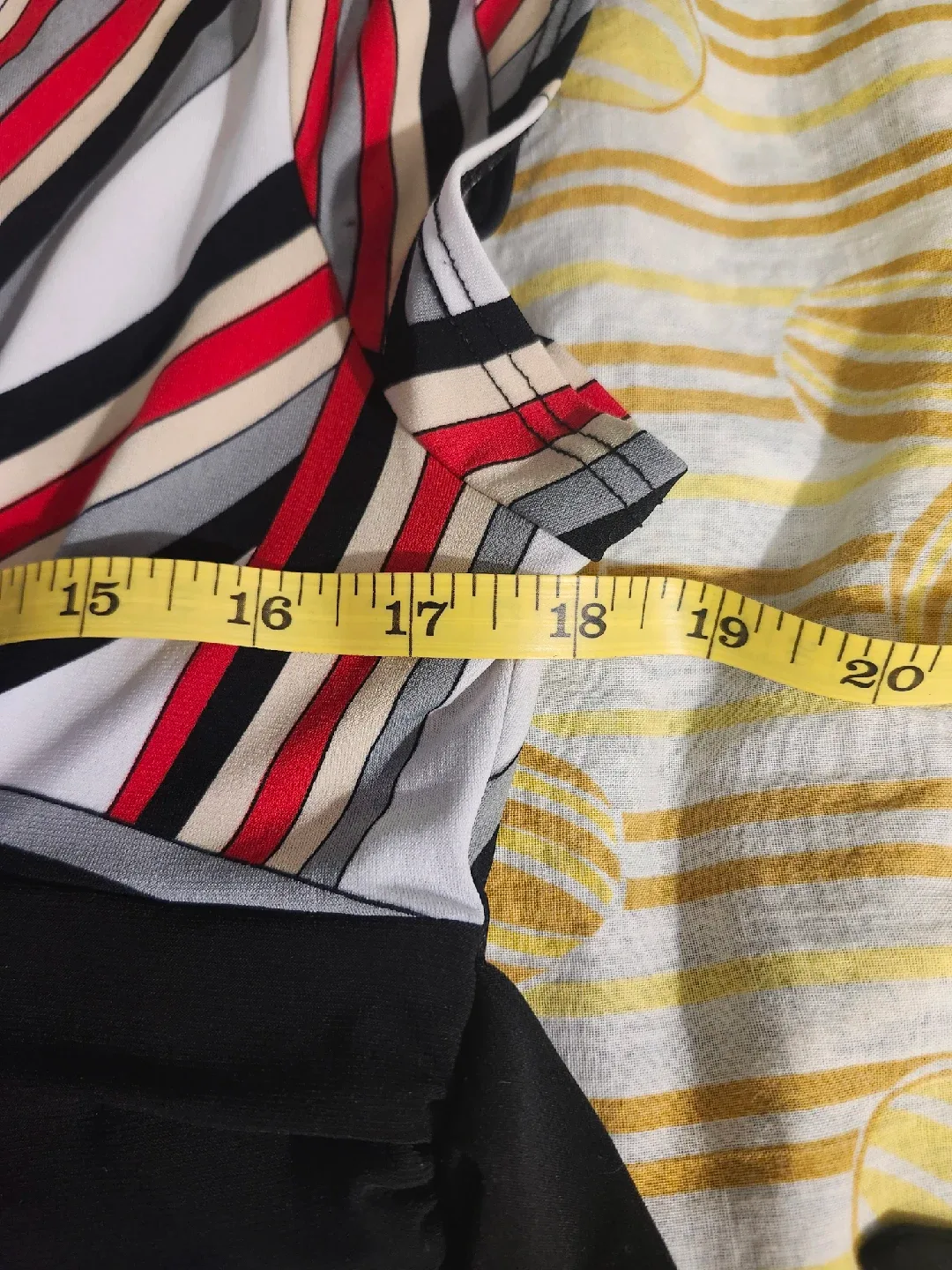 2000s White and red swirly striped babydoll blouse image indicator(5)