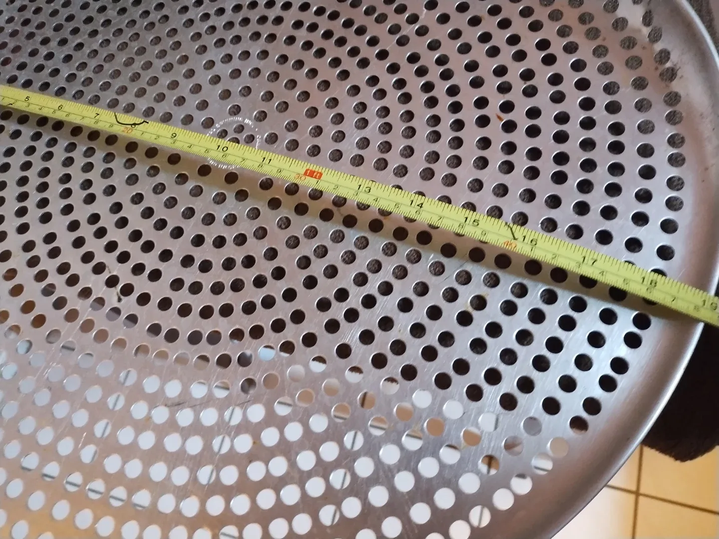 🥕Metal Mesh Round Pizza Tray 18 inches image indicator(5)