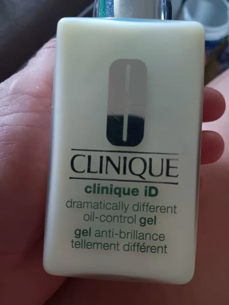 Clinique iD Dramatically Different Oil-Control Gel image indicator(2)