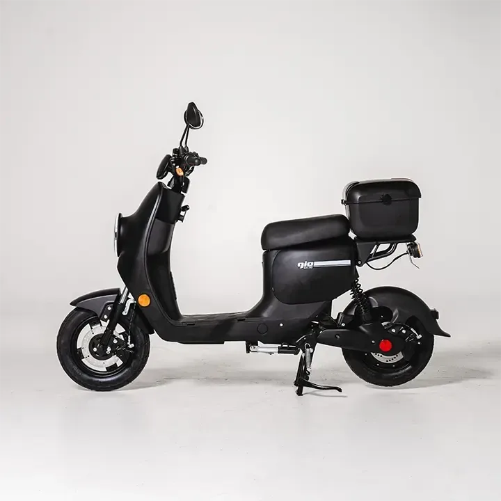 GIO Electric Scooter - Black image indicator(2)