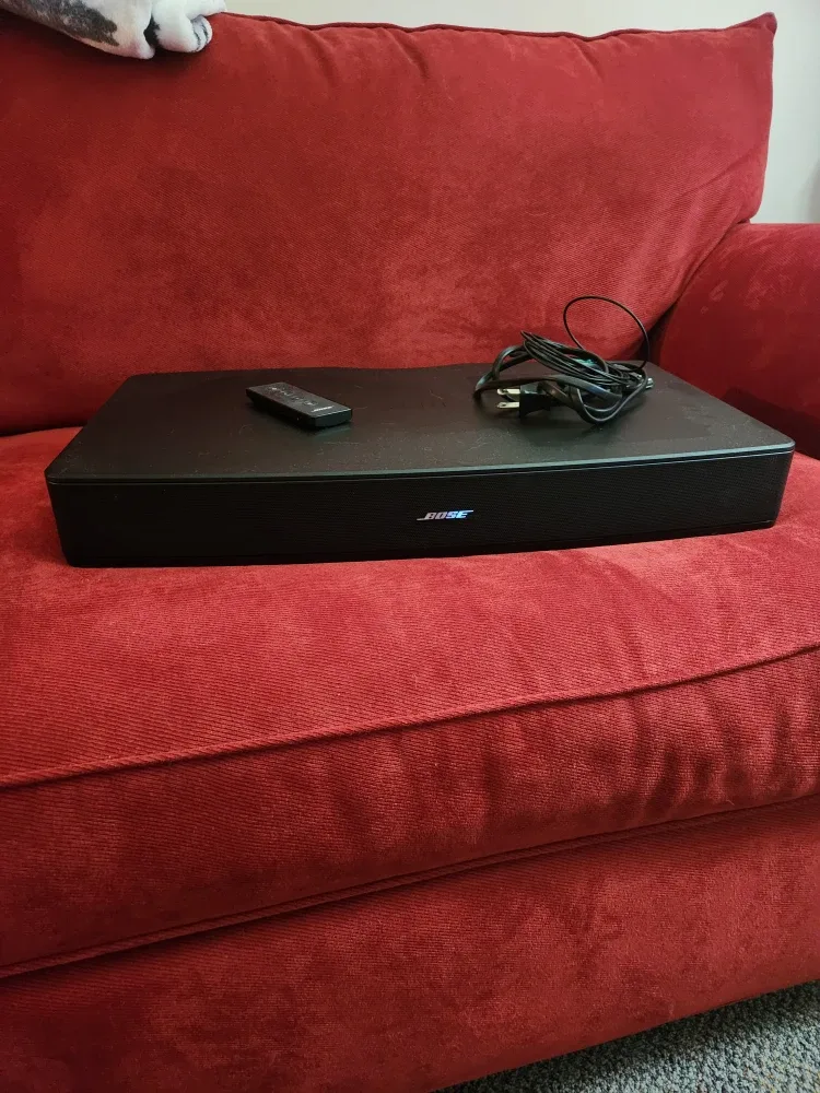 BOSE SURROUND SOUND BAR WITH REMOTE AND CABLES image indicator(2)