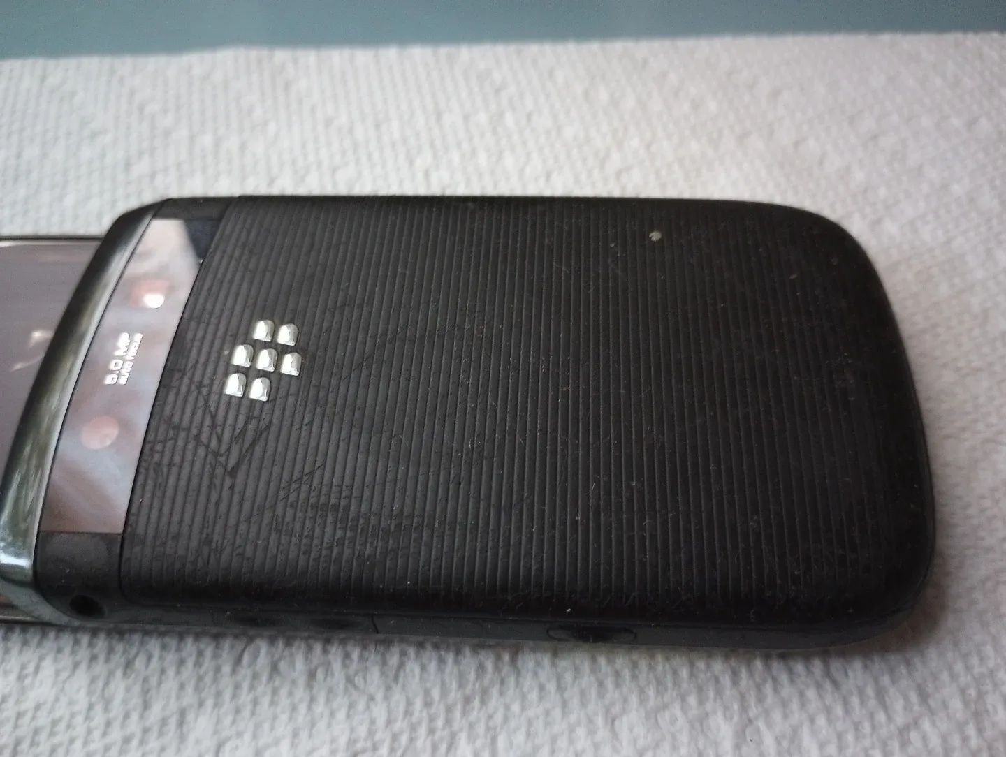 BlackBerry Torch 9800 with leather case image indicator(5)