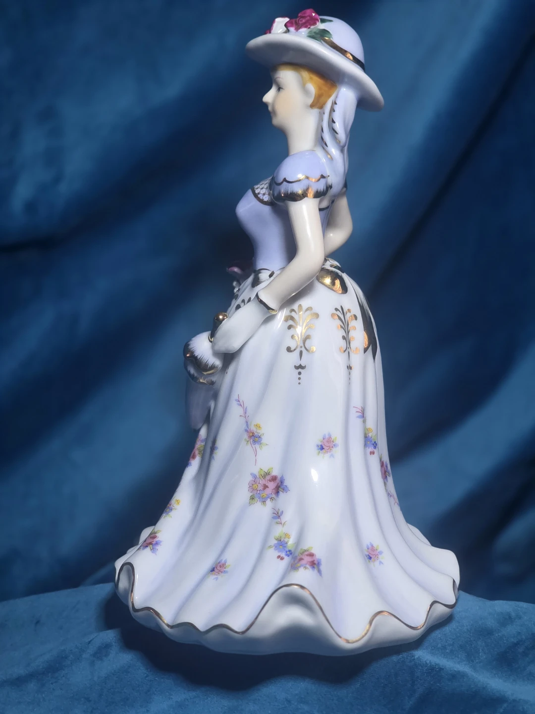 Vintage Porcelain Figurine Lady with Parasol - photo 2