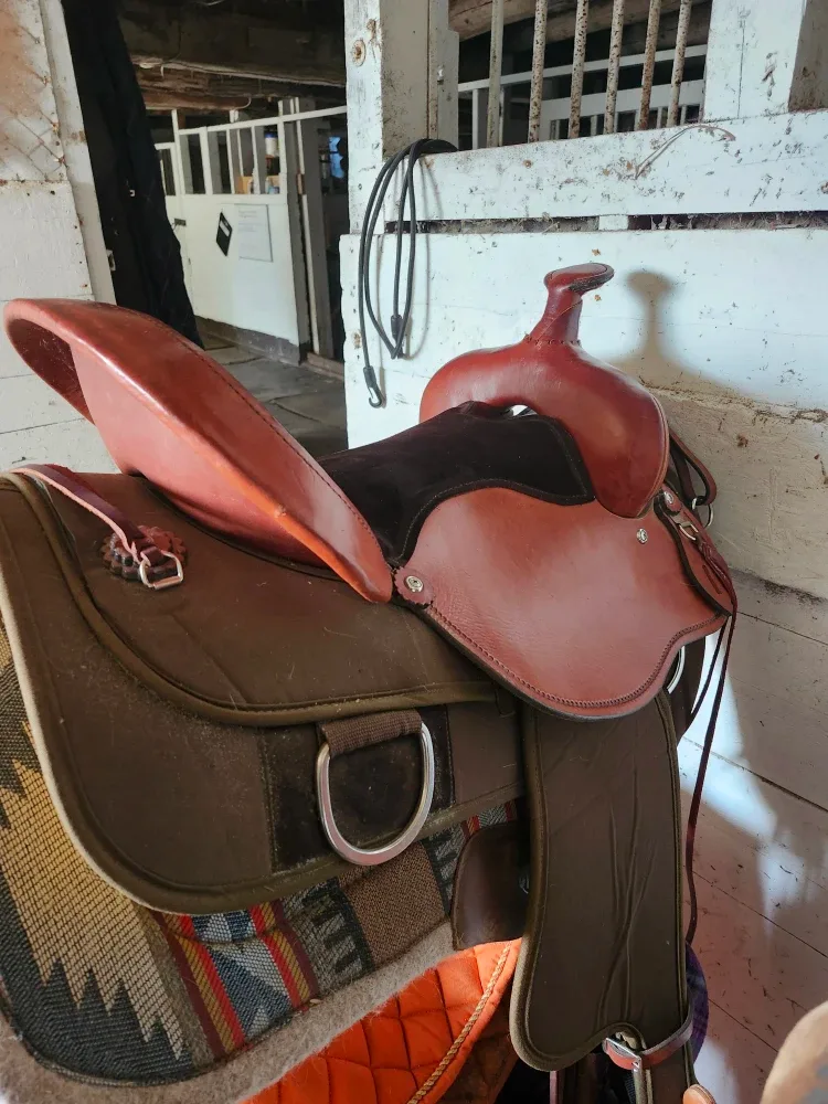 Fabtron Saddle - 15 inch seat image indicator(2)