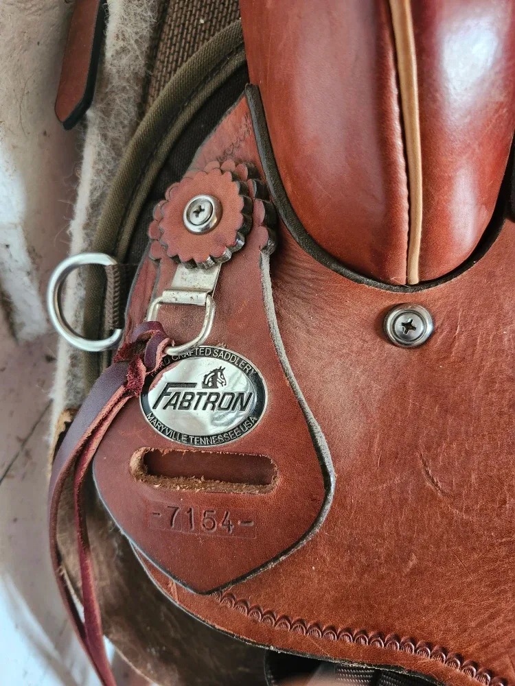 Fabtron Saddle - 15 inch seat image indicator(4)