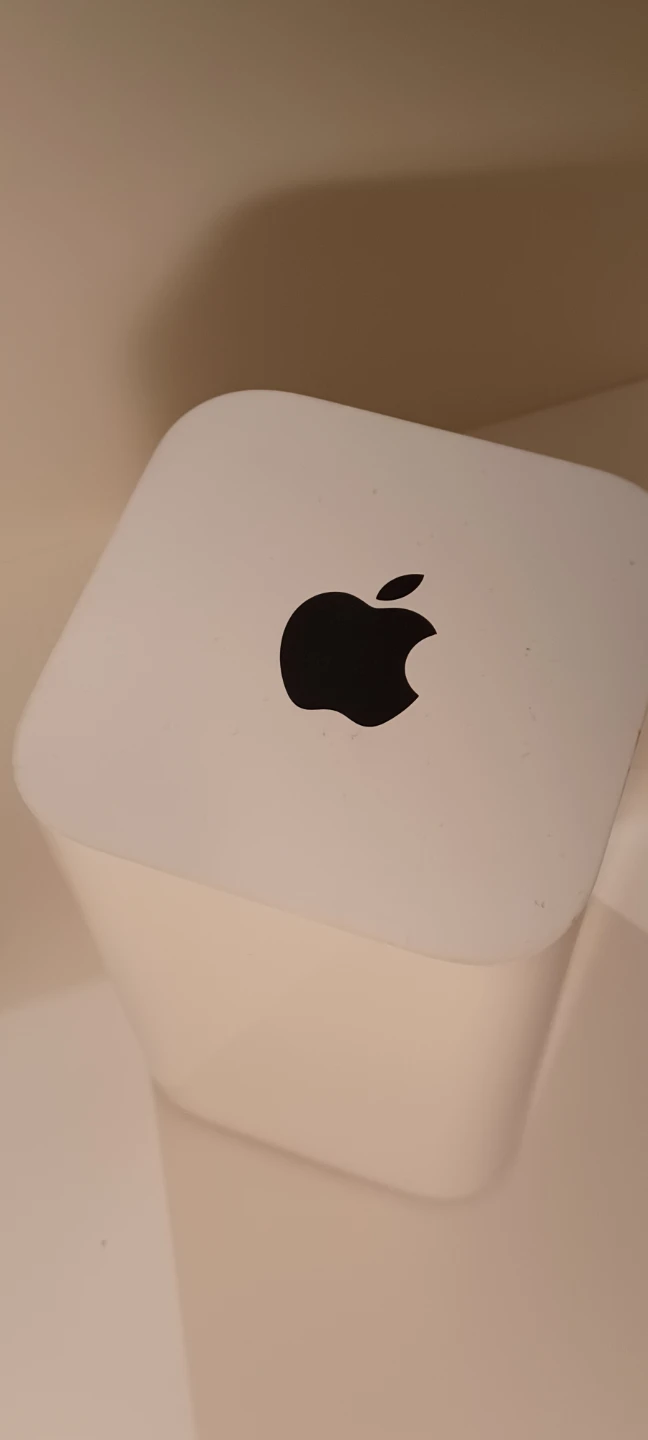 Apple AirPort Extreme Base Station - photo 3