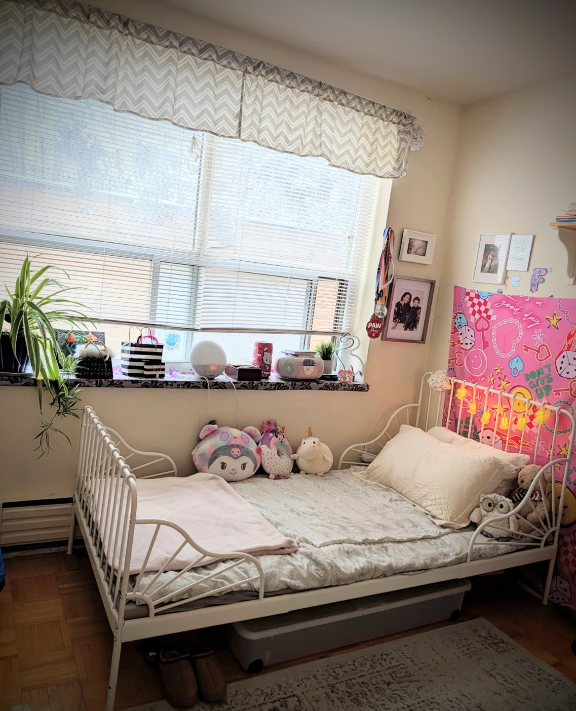 IKEA MINNEN bed