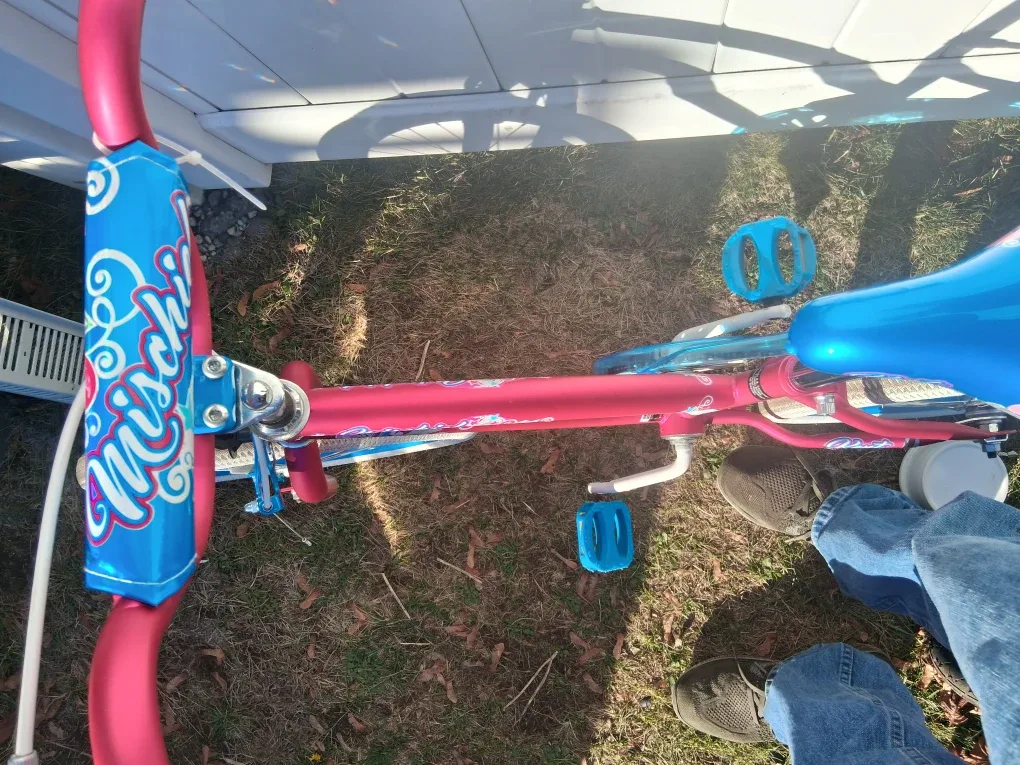 Huffy Girls' Mischief Bike - Pink & Blue image indicator(2)