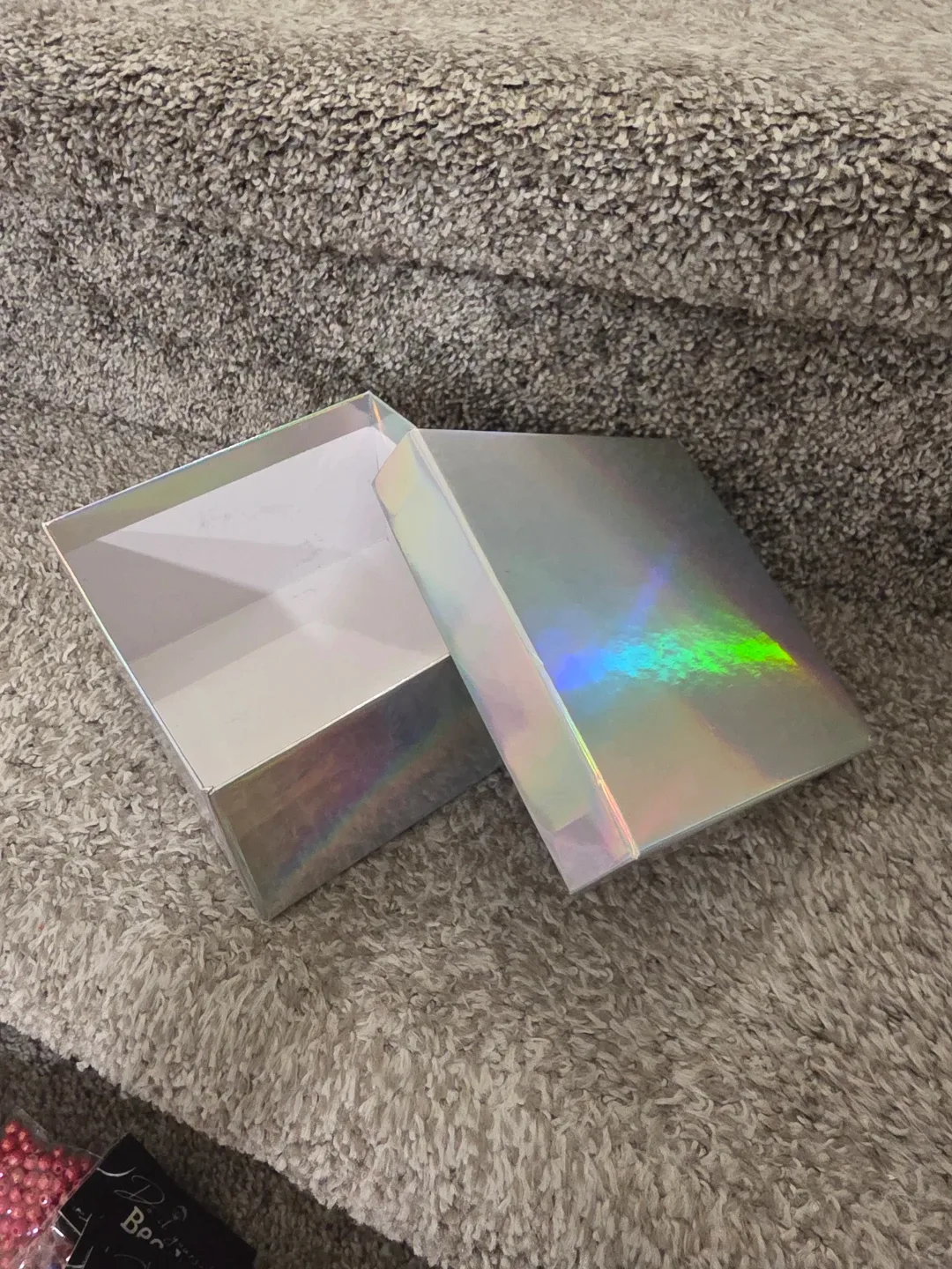 Empty Holographic Gift Box image indicator(2)