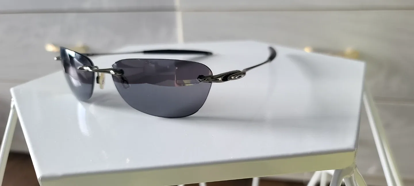Oakley Sunglasses image indicator(2)