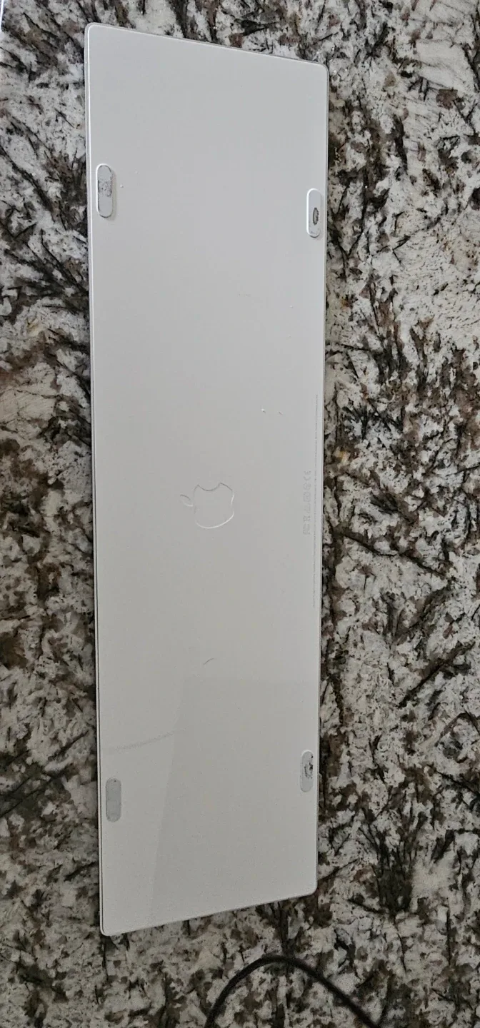 Apple Magic Keyboard - White image indicator(2)