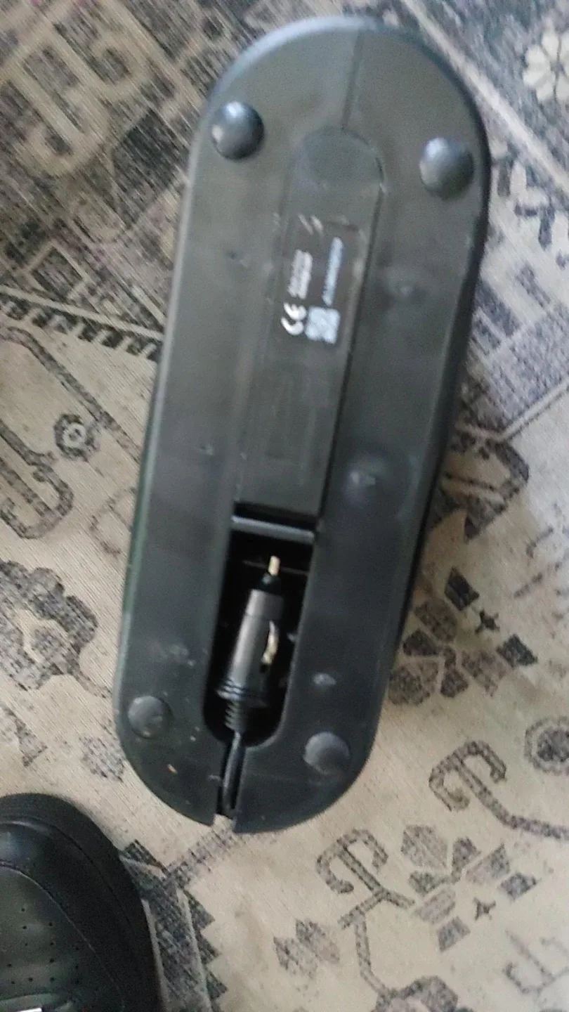 Tire inflator with service kit image indicator(3)