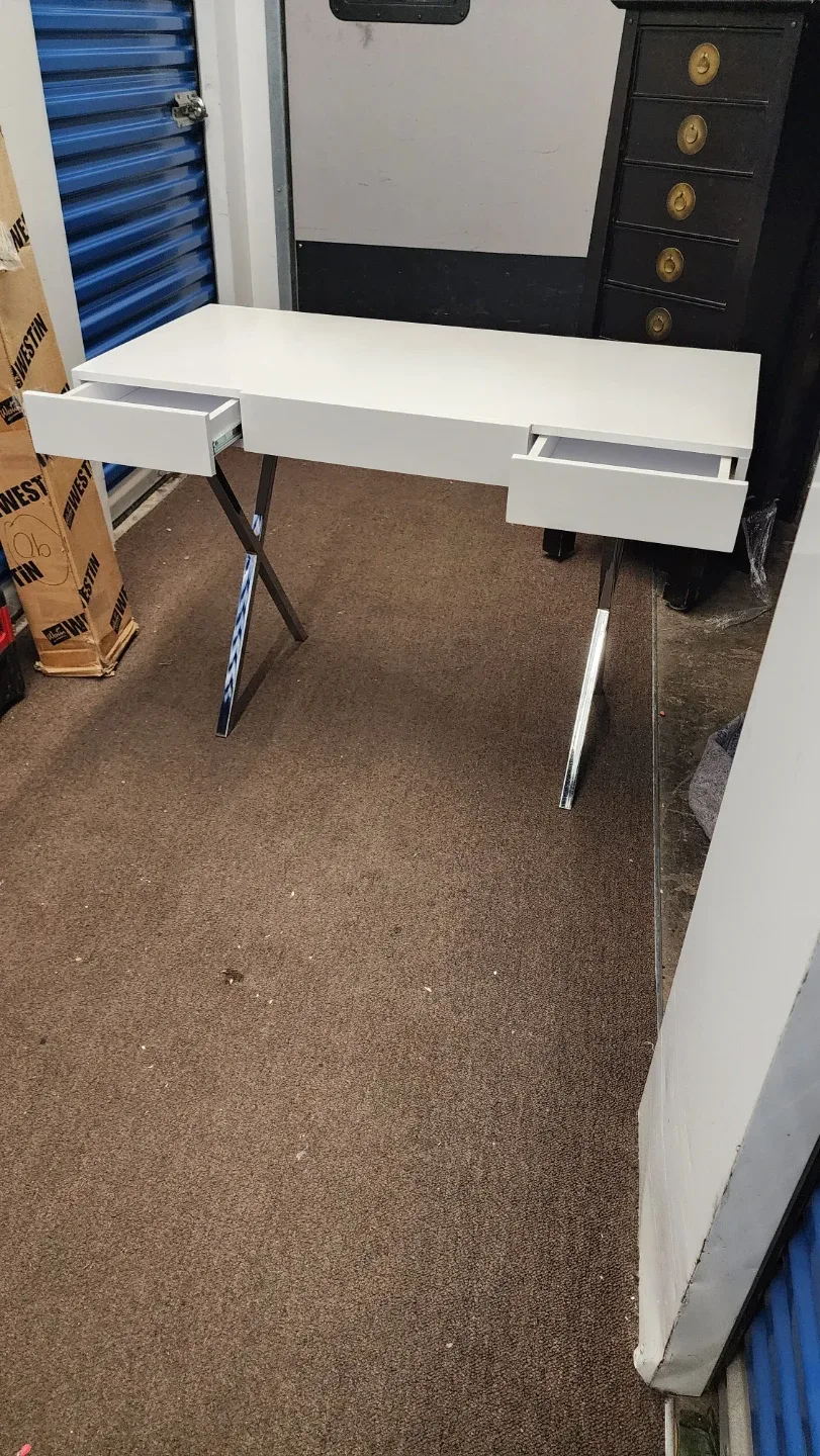 White Desk with Chrome Legs image indicator(2)