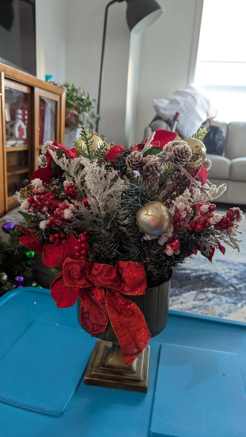 Festive Holiday Floral Arrangement - photo 2