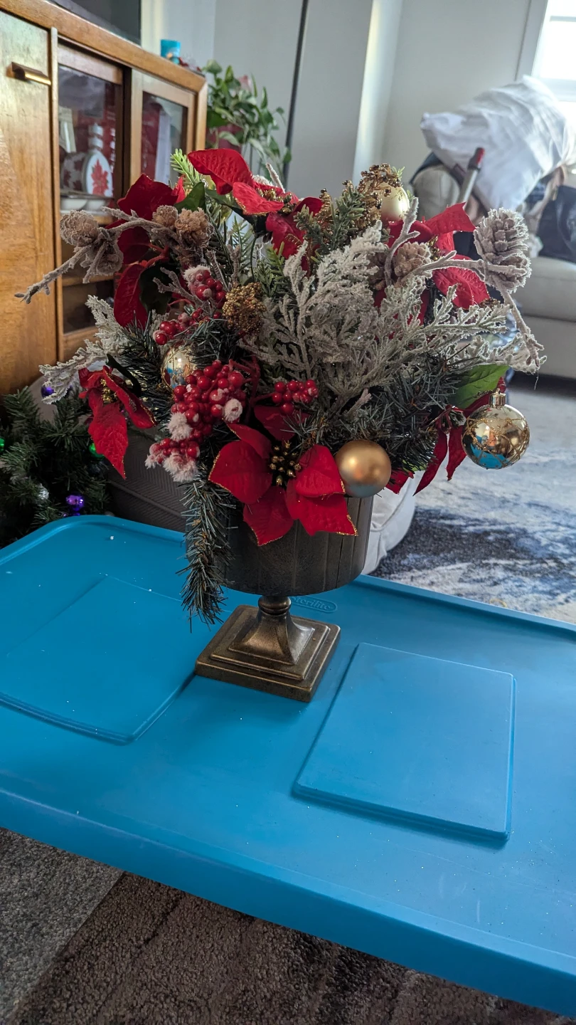 Festive Holiday Floral Arrangement - photo 3