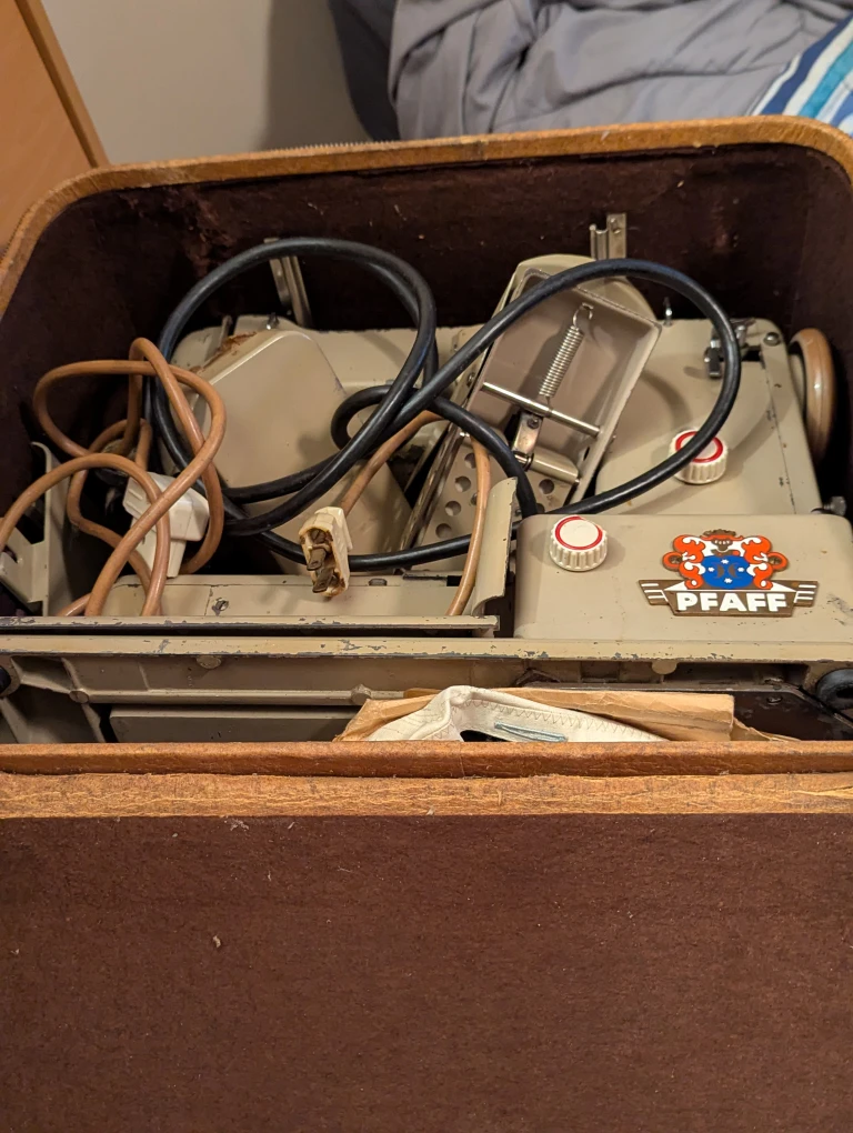 Vintage Pfaff Sewing Machine in Case