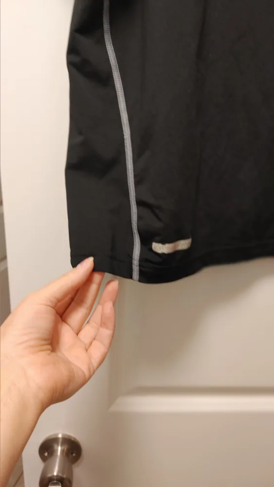 Under Armour Black T-Shirt Size Medium image indicator(3)