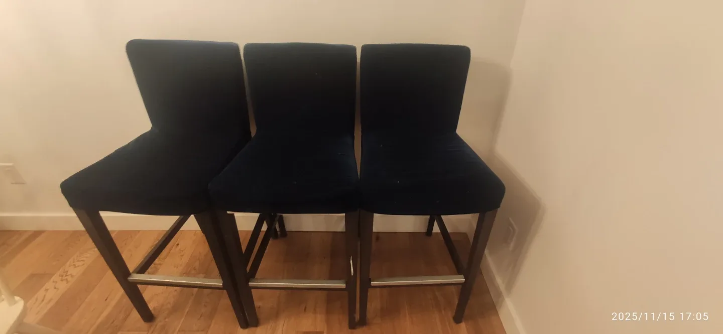 Set of 3 Navy Blue velvet Bar Stools image indicator(2)