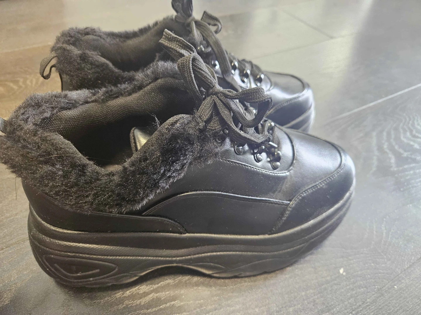 KOI women's platform boots - Size 6