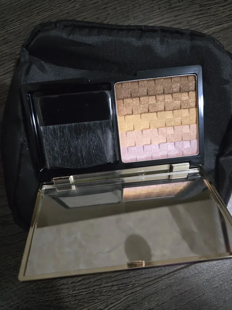 Marcelle Golden Glow Face Powder image indicator(2)