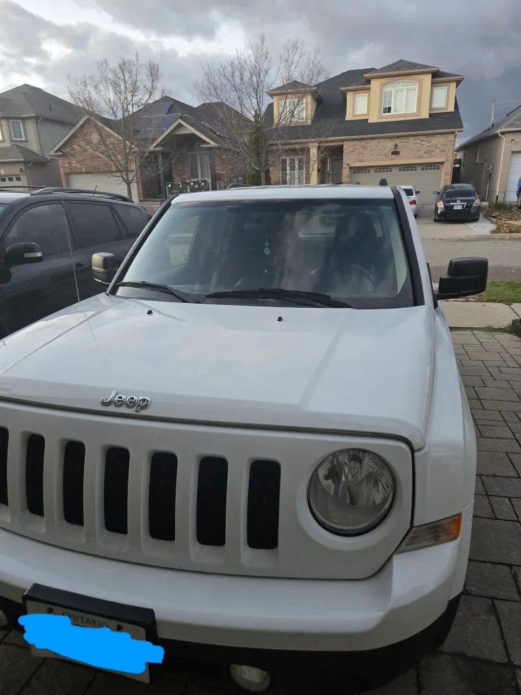 Jeep Patriot - White SUV
