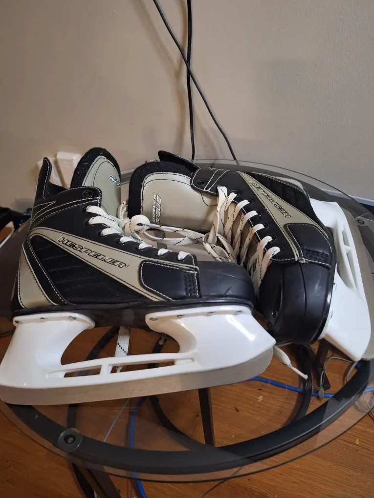 Hespeler Rogue Ice Skates, size 8